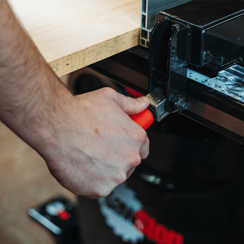 SawStop Professional Cabinet tafelcirkelzaag 915 mm met zwevende bovenarm, 2200 Watt - tijdelijk met twee gratis Titanium zaagbladen en cartridge