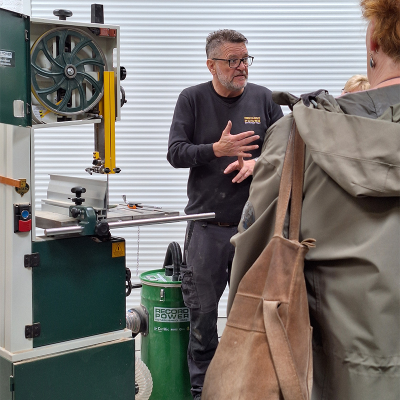 Presentatie 2 Record Power lintzaagmachine op donderdag 30 oktober 2025 14:15
