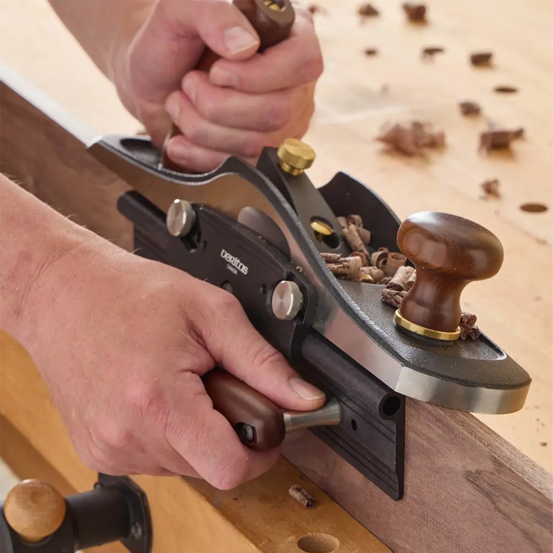 Veritas langsgeleider met hotdog voor Veritas-schaven met schroefdraadgaten