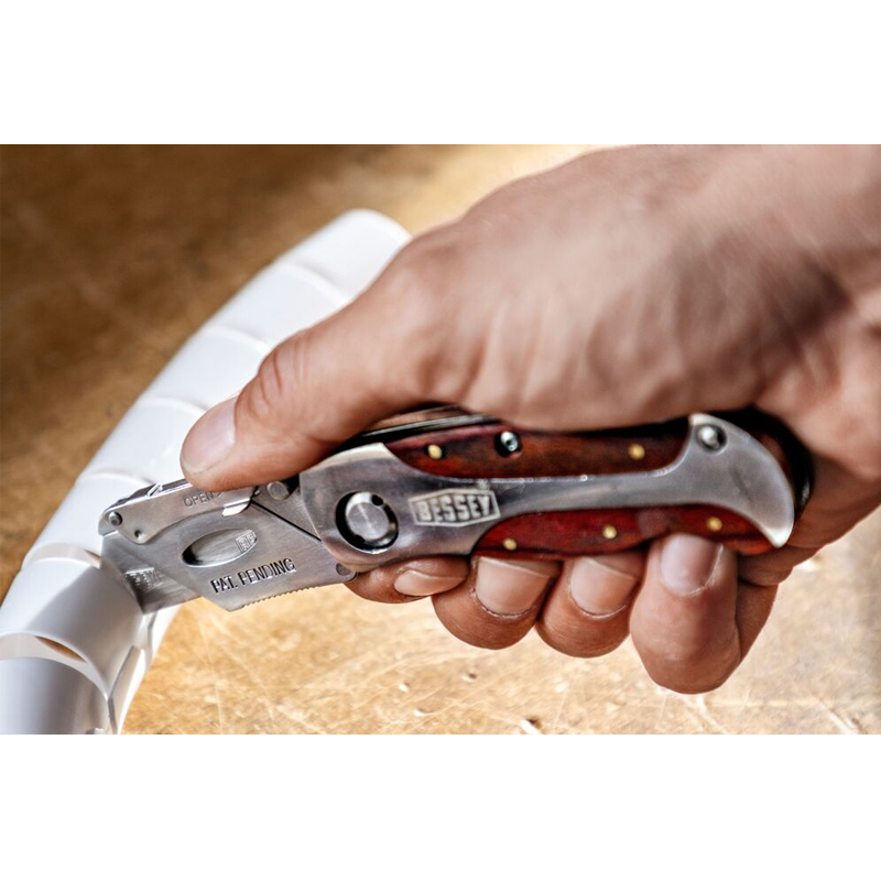 Bessey klapmes met houten greep