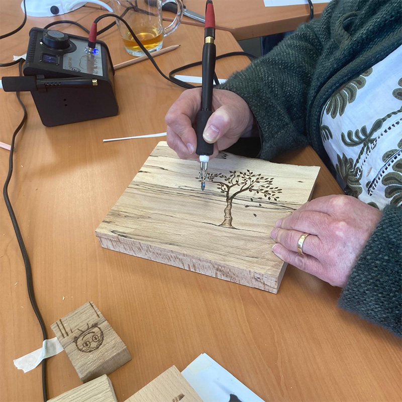 Workshop 1 pyrografie met Think Pink Studio op zaterdag 24 oktober 2026 ochtend