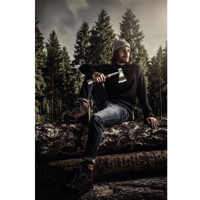 Halder handbijl met lederen grip