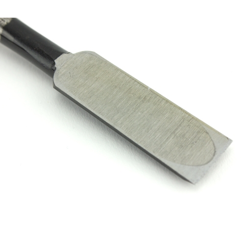 Japanse steekbeitel met wit eiken heft 18 mm