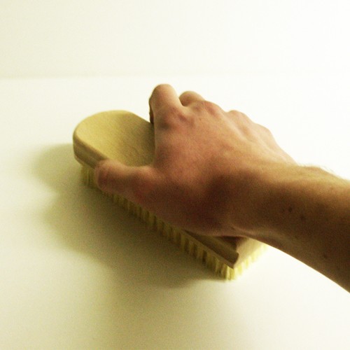 Handborstel met fiber en leer