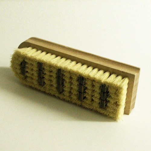 Handborstel met fiber en leer
